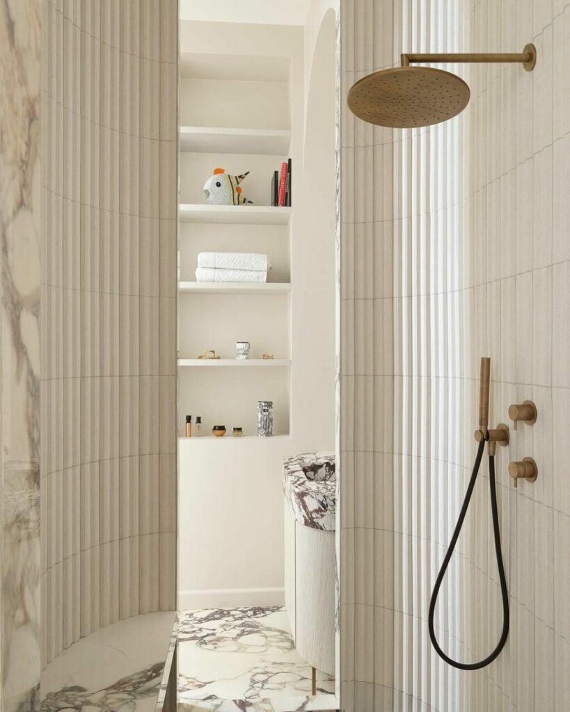 L’eleganza della doccia senza box: 5 soluzioni per un bagno lussuoso e funzionale